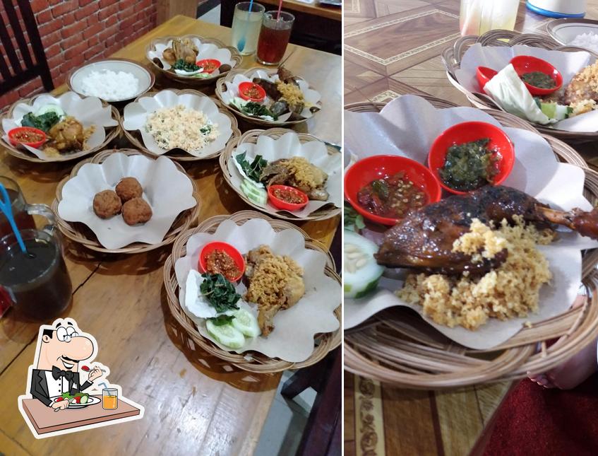 Malam di Pasir Emas: Warung Lesehan Bu Supri yang Selalu Menghangatkan Hati