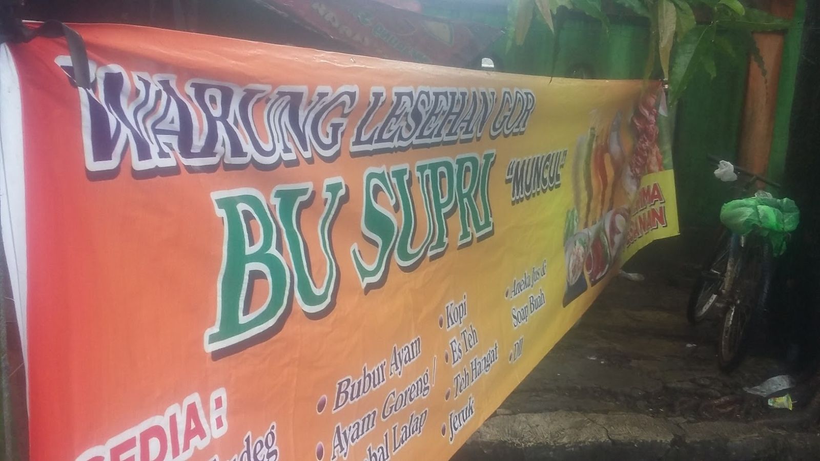 Warung Lesehan Bu Supri: Santapan Malam di Pasir Emas yang Menggugah Selera